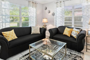 NEW LISTING!!! Lemonade Living - less than 2 miles to Busch Gardens